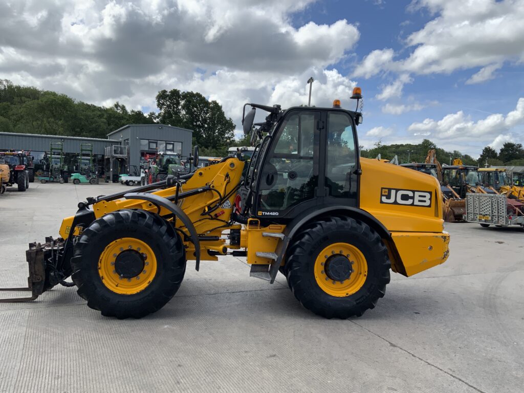JCB TM420 Pivot Steer Telehandler (ST26845)