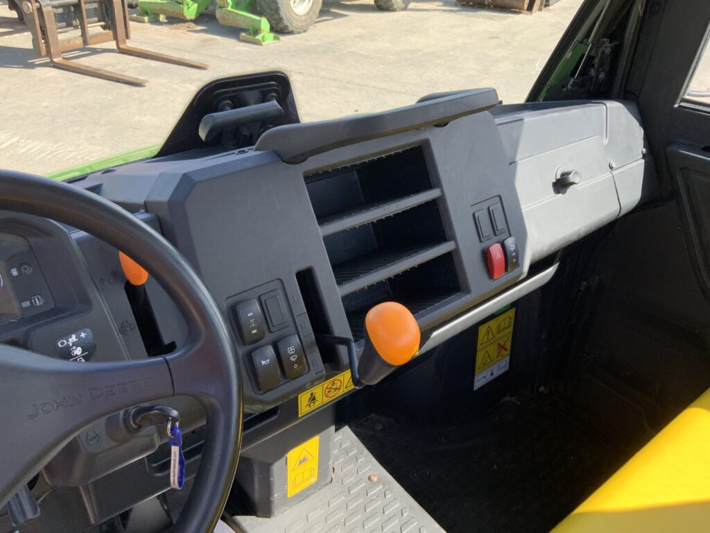 John Deere XUV 865M Gator ATV (ST27069)