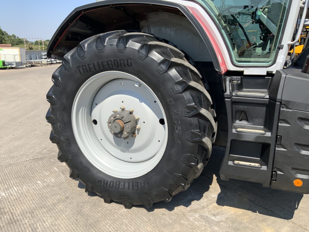 Massey Ferguson 8S.205 DynaVT Tractor (ST27135)
