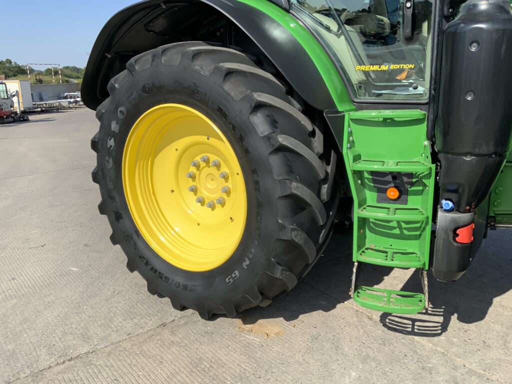 John Deere 6215R Premium Edition Tractor (ST26329)