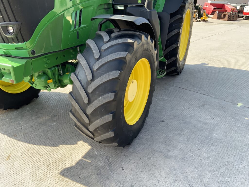 John Deere 6215R Premium Edition Tractor (ST26329)