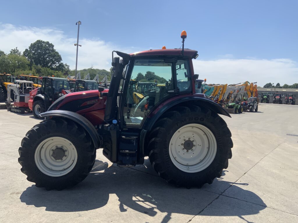 Valtra N154 Active Tractor (ST27062)