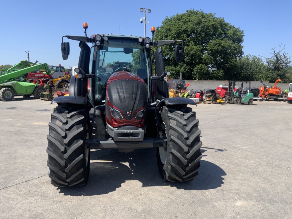 Valtra N154 Active Tractor (ST27062)