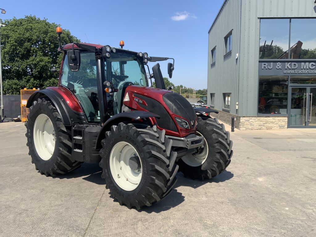 Valtra N154 Active Tractor (ST27062)
