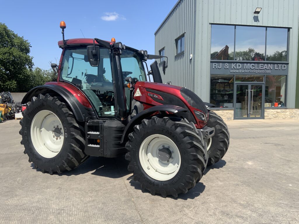 Valtra N154 Active Tractor (ST27062)