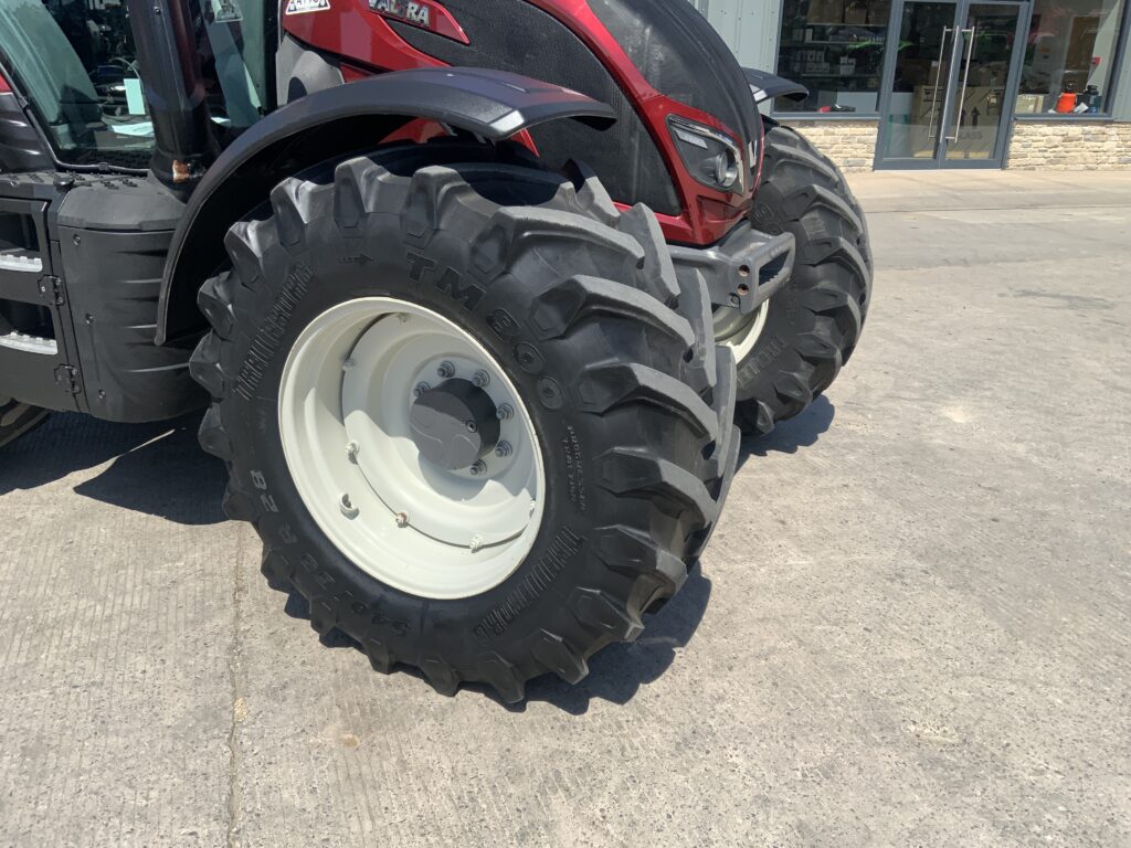 Valtra N154 Active Tractor (ST27062)