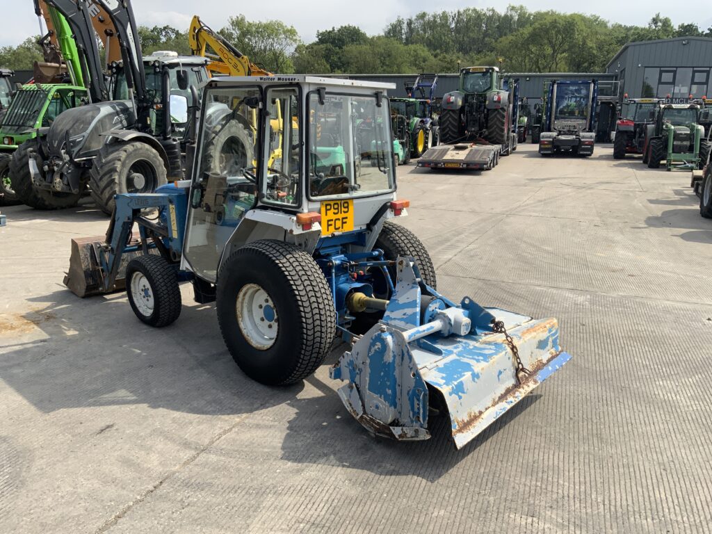 New Holland Ford 1520 Compact Tractor (ST26946)