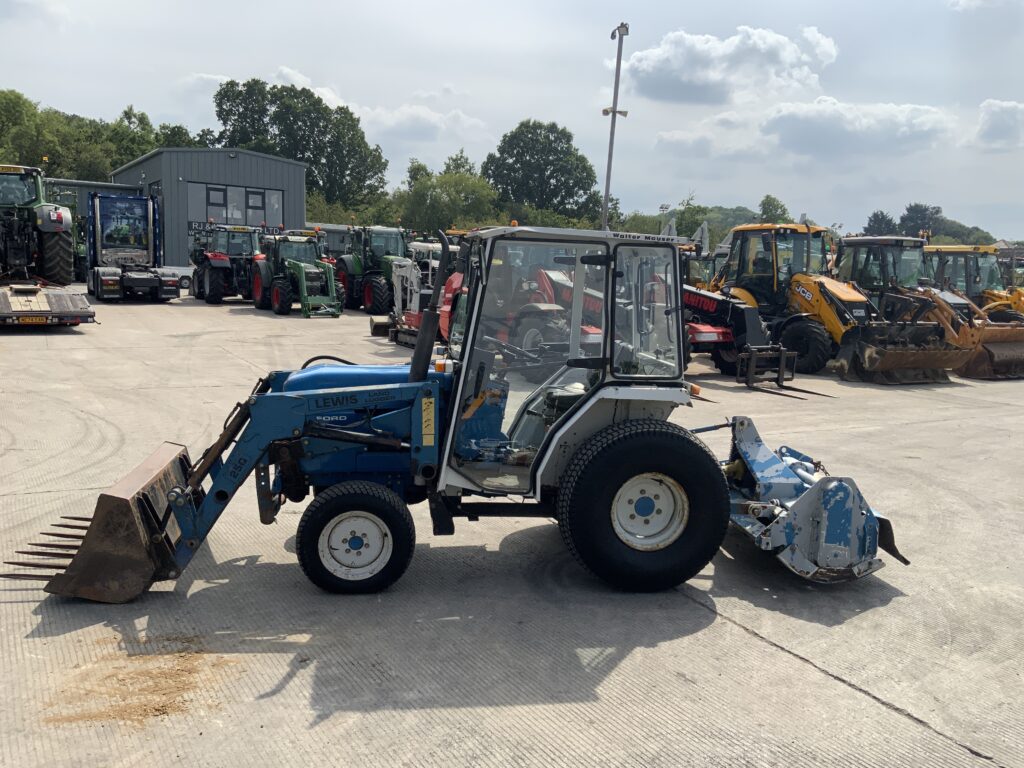 New Holland Ford 1520 Compact Tractor (ST26946)