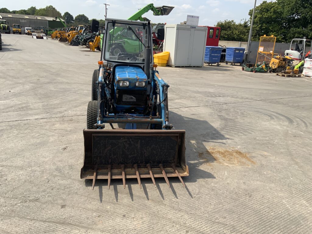 New Holland Ford 1520 Compact Tractor (ST26946)
