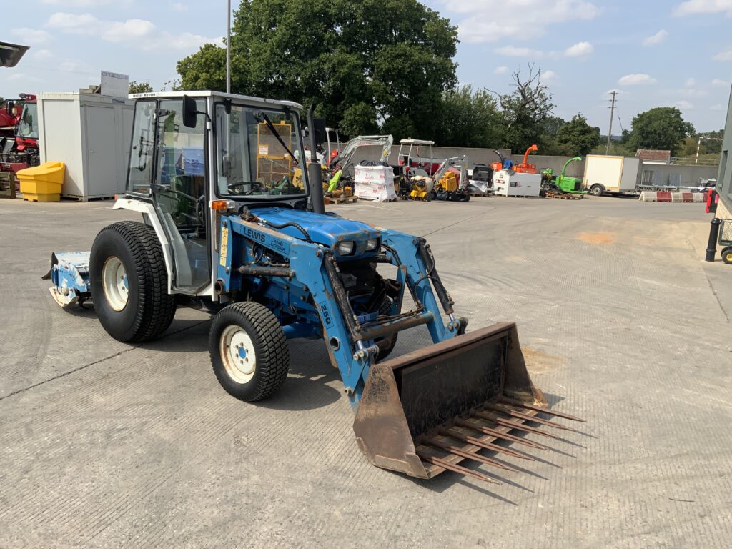 New Holland Ford 1520 Compact Tractor (ST26946)