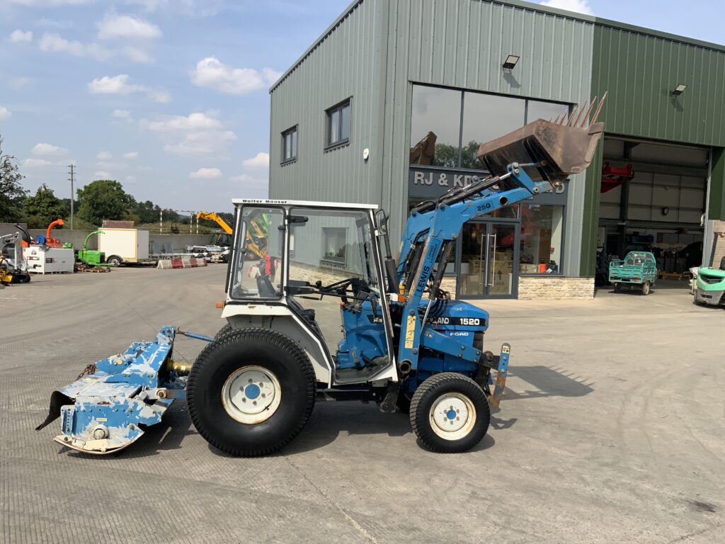 New Holland Ford 1520 Compact Tractor (ST26946)