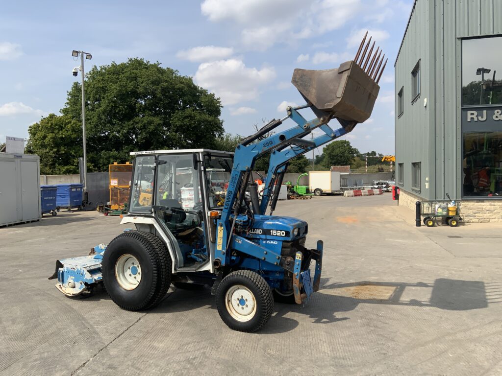 New Holland Ford 1520 Compact Tractor (ST26946)