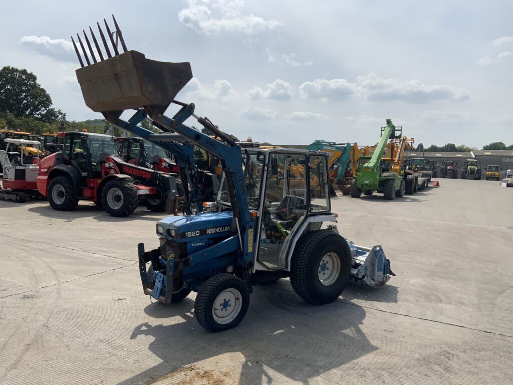New Holland Ford 1520 Compact Tractor (ST26946)