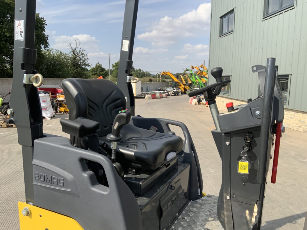 New Holland Ford 1520 Compact Tractor (ST26946)