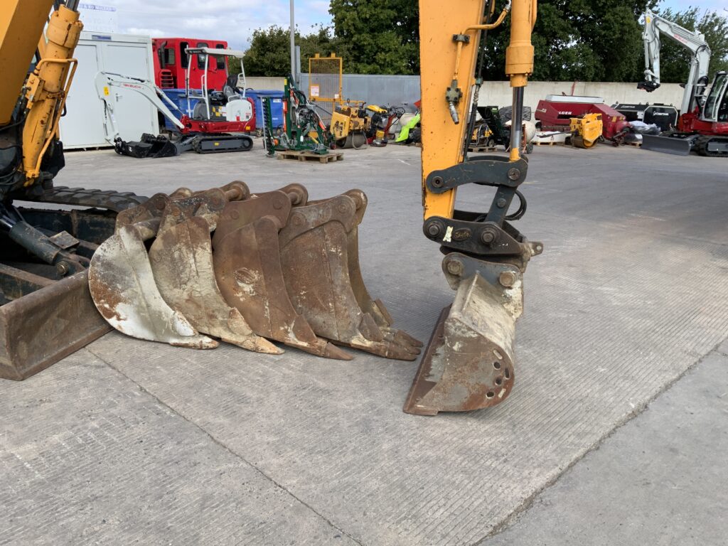 Hyundai ROBEX 80CR-9 Digger (ST26981)