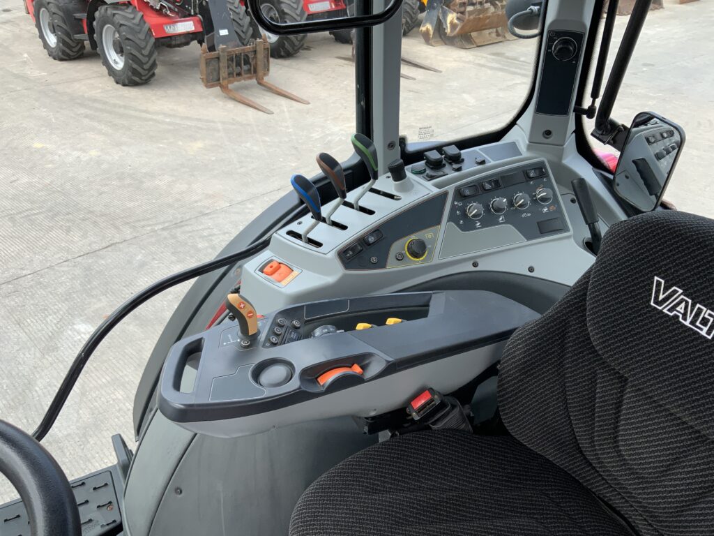 Valtra N134 Active Unlimited Tractor (ST27222)