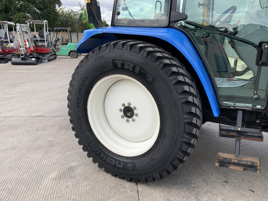 New Holland TL90A Tractor (ST25504)