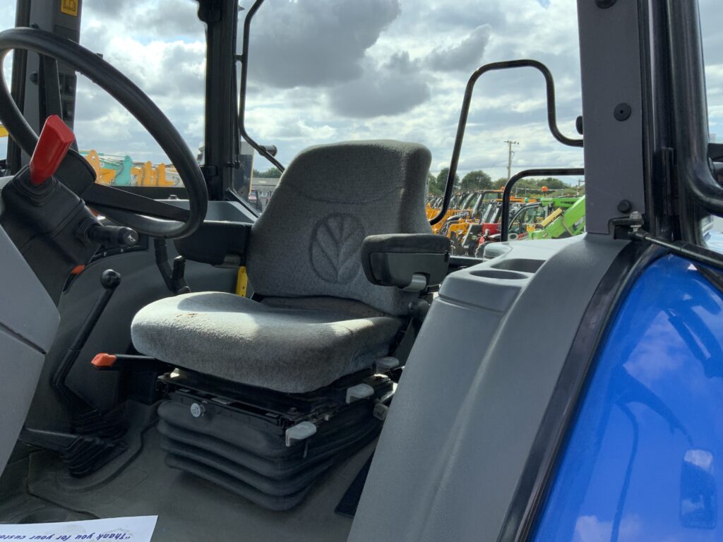 New Holland TL90A Tractor (ST25504)
