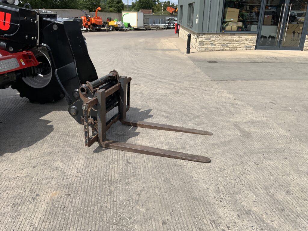 Manitou MLA-T. 533-145 V+ Pivot Steer Elite Telehandler (ST26901)