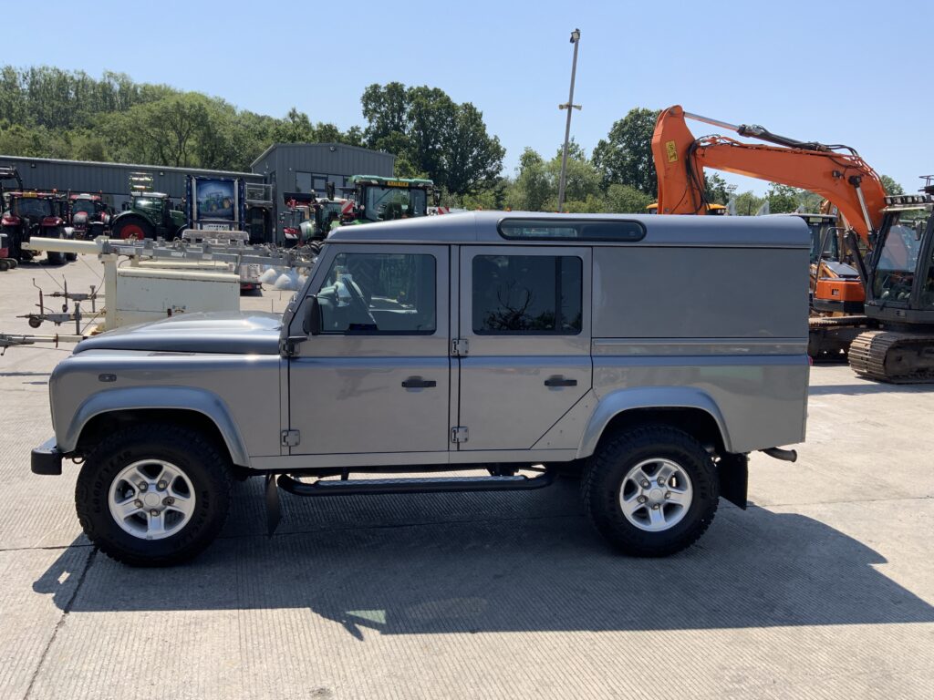 Land Rover Defender 110 2.4 TDCi XS (ST27170)