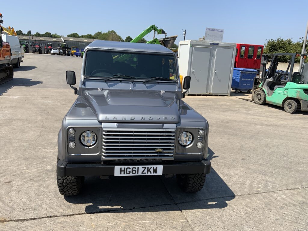 Land Rover Defender 110 2.4 TDCi XS (ST27170)