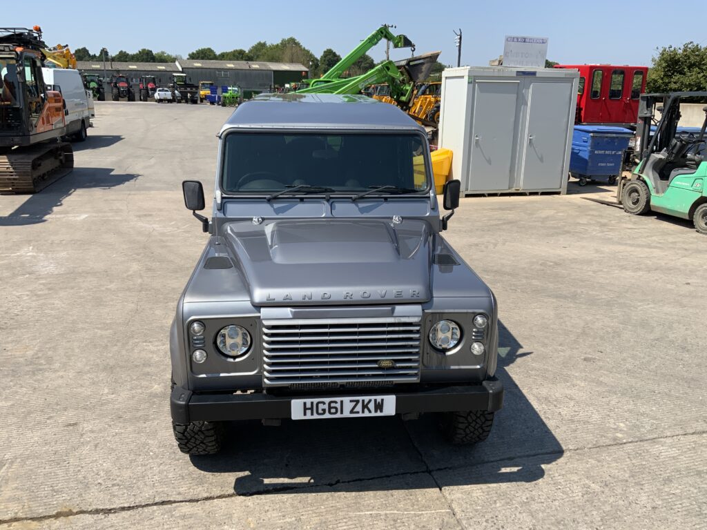 Land Rover Defender 110 2.4 TDCi XS (ST27170)