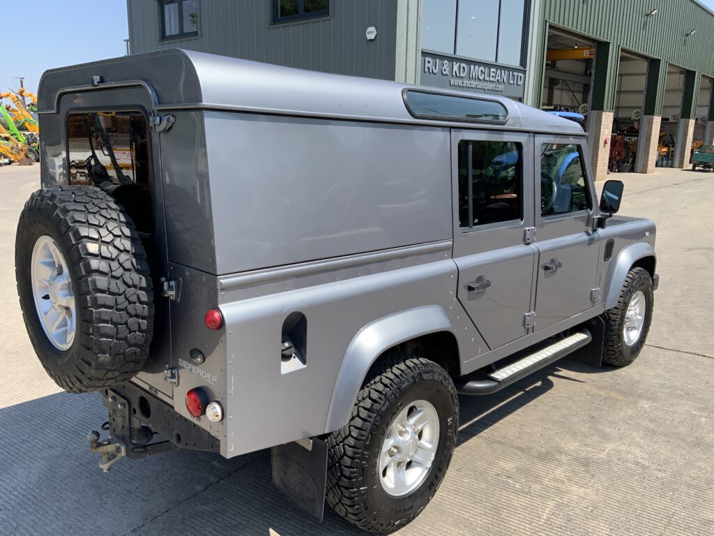 Land Rover Defender 110 2.4 TDCi XS (ST27170)