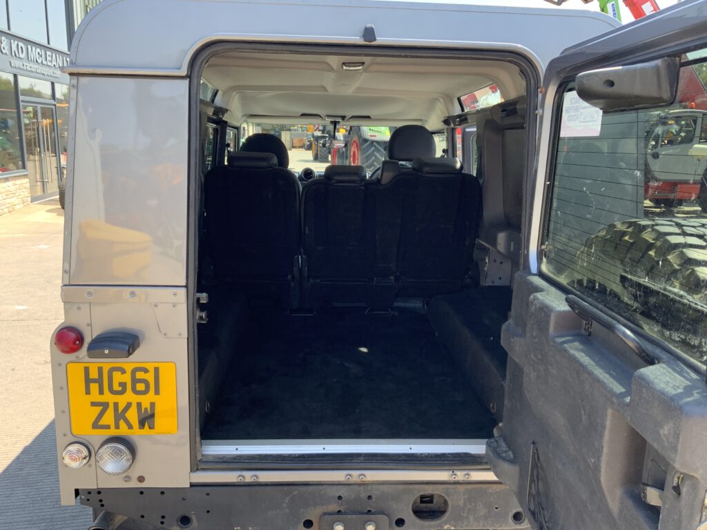 Land Rover Defender 110 2.4 TDCi XS (ST27170)