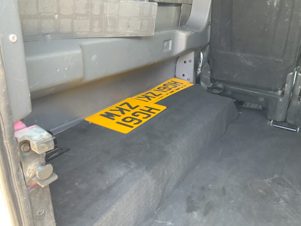 Land Rover Defender 110 2.4 TDCi XS (ST27170)