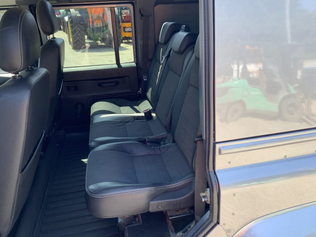 Land Rover Defender 110 2.4 TDCi XS (ST27170)