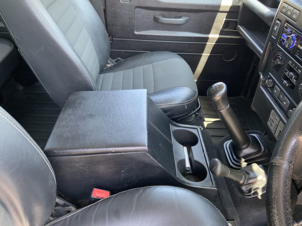 Land Rover Defender 110 2.4 TDCi XS (ST27170)