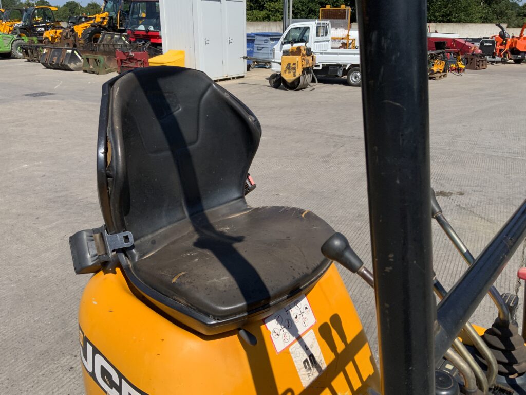 JCB 8008 CTS Digger (ST27243)