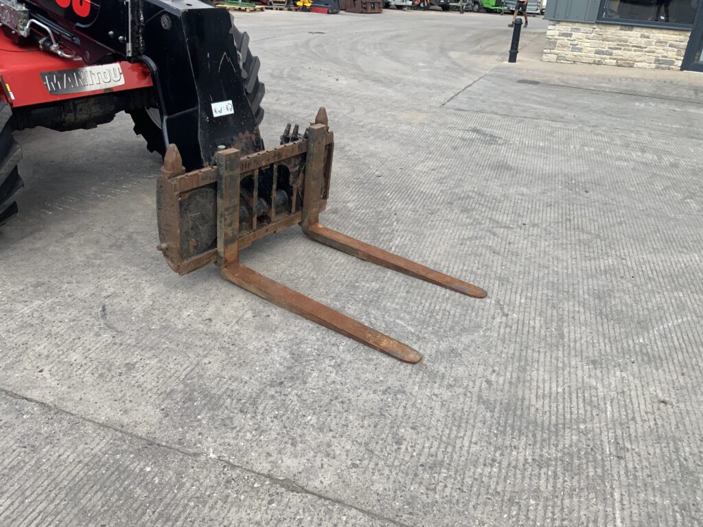 Manitou MLA-T 533-145 V+Elite Pivot Steer Telehandler (ST26638)