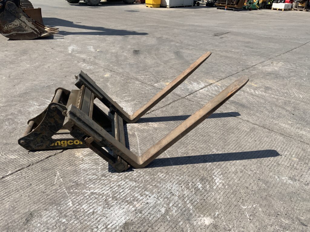 Engcon Pallet Forks