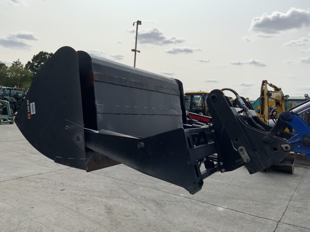 Quicke 8Ft 240 XH Tip Toe Bucket