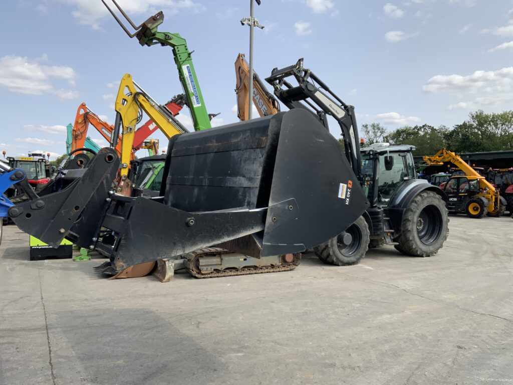Quicke 8Ft 240 XH Tip Toe Bucket