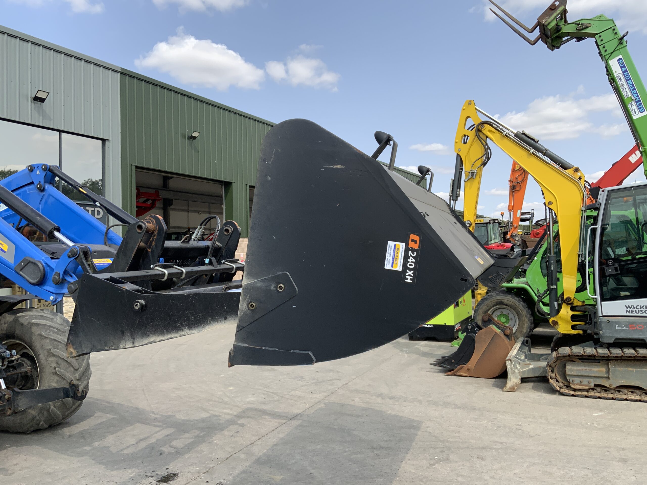 Quicke 8Ft 240 XH Tip Toe Bucket