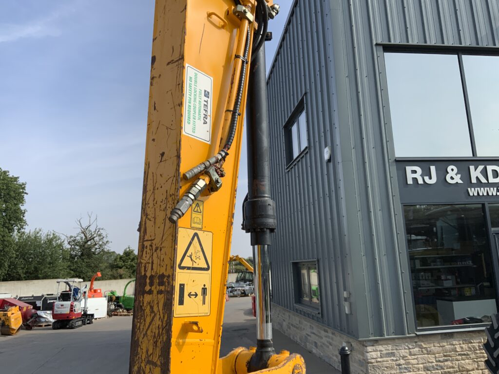 JCB JS130 LC+ Digger (ST27076)