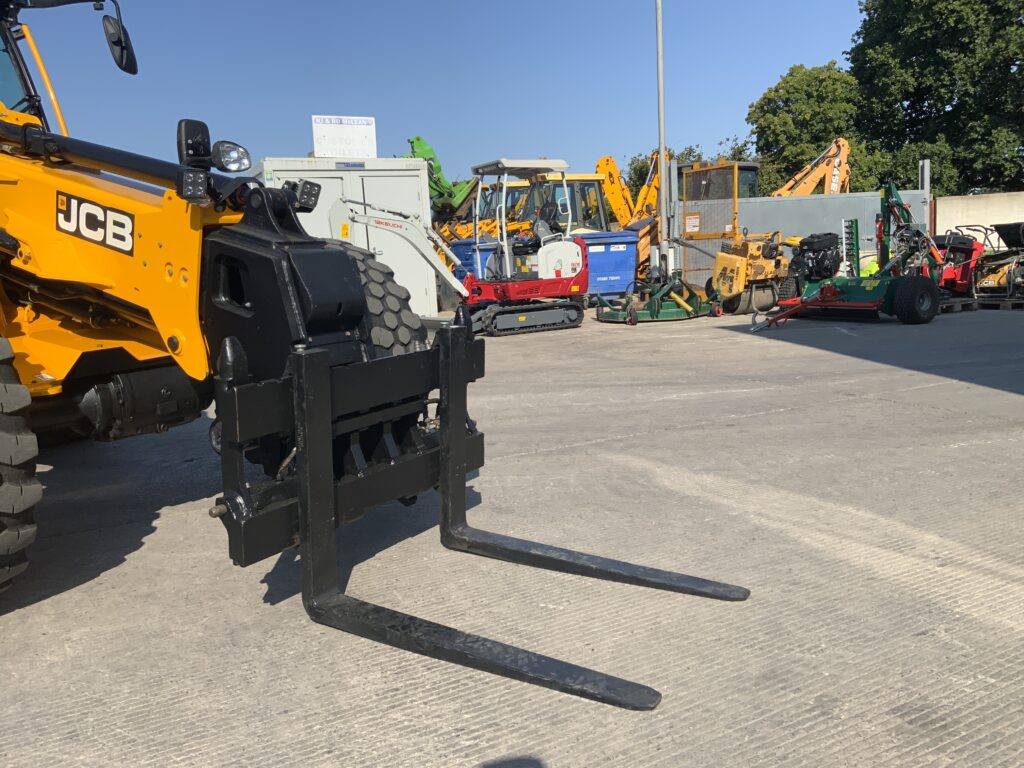 JCB TM320s Pivot Steer Contractor pro pack Telehandler (ST27204)