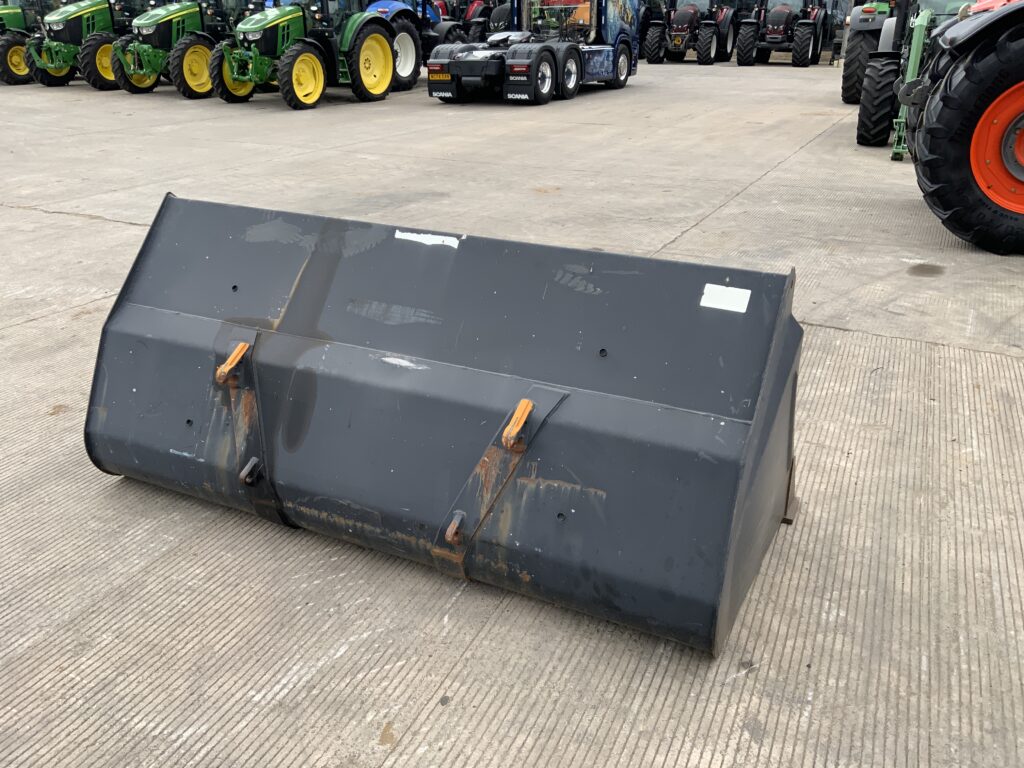 Quicke 8Ft Tractor Bucket