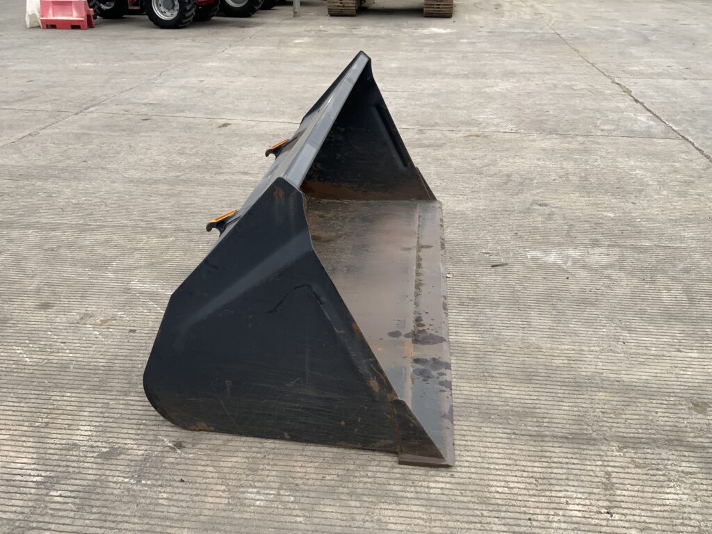 Quicke 8Ft Tractor Bucket