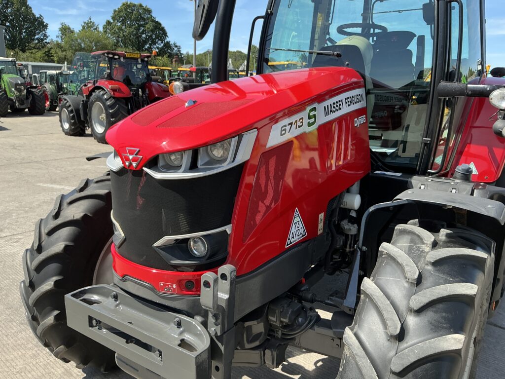 Massey Ferguson 6713S Dyna6 Tractor (ST27147)