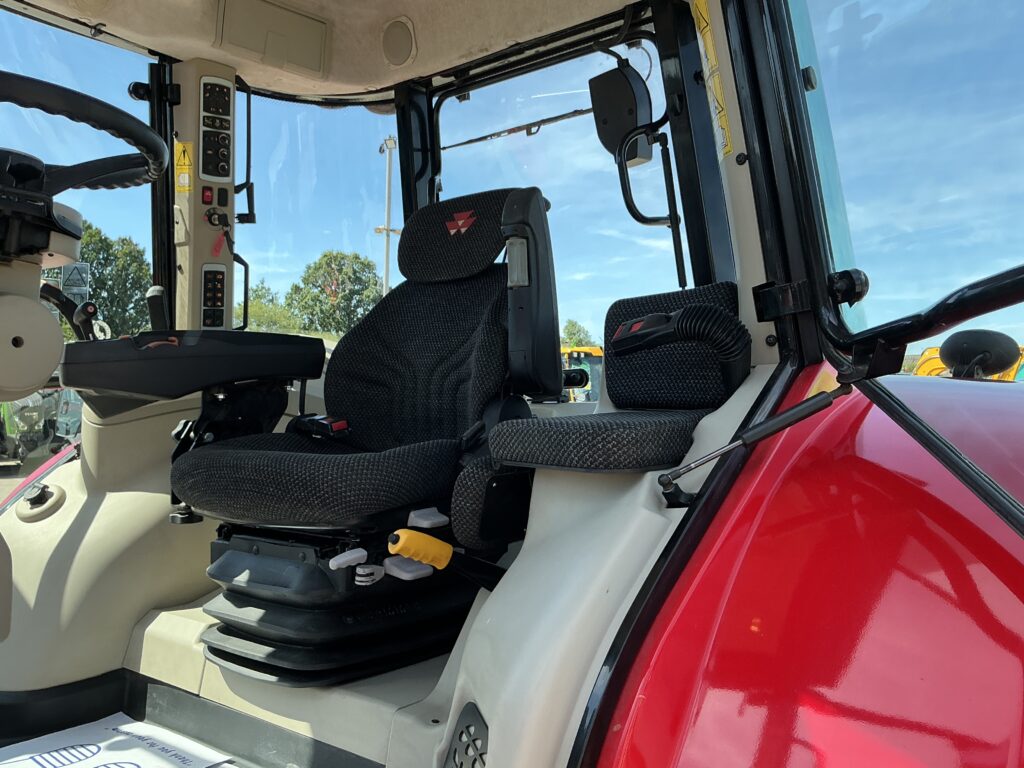 Massey Ferguson 6713S Dyna6 Tractor (ST27147)