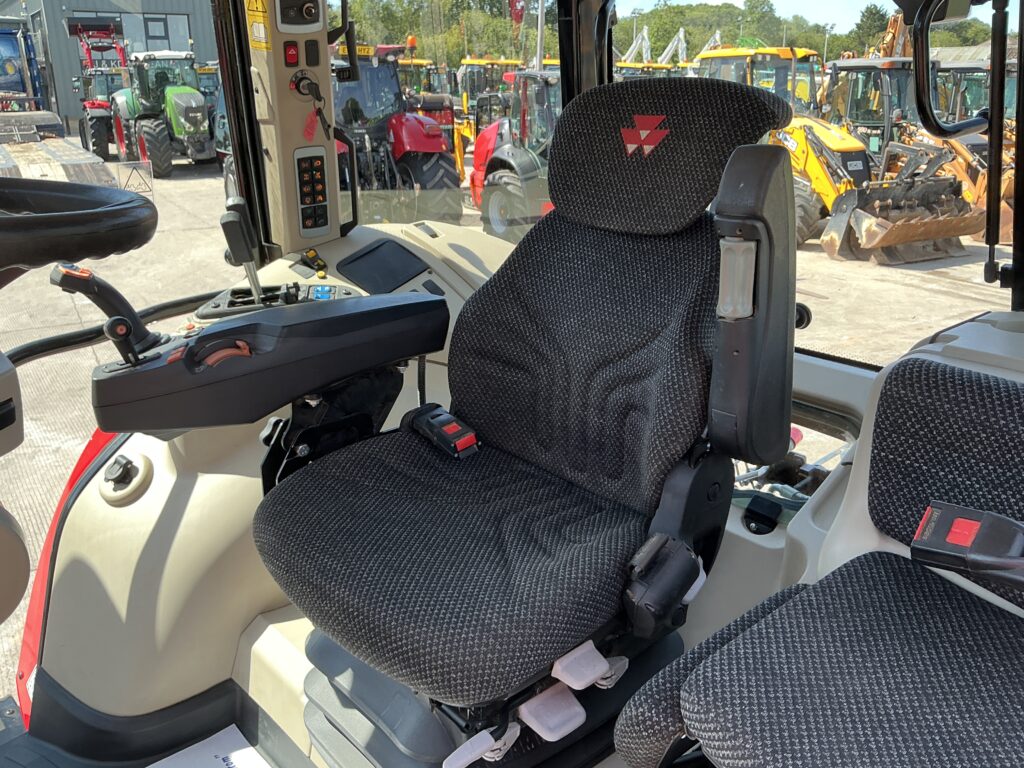 Massey Ferguson 6713S Dyna6 Tractor (ST27147)