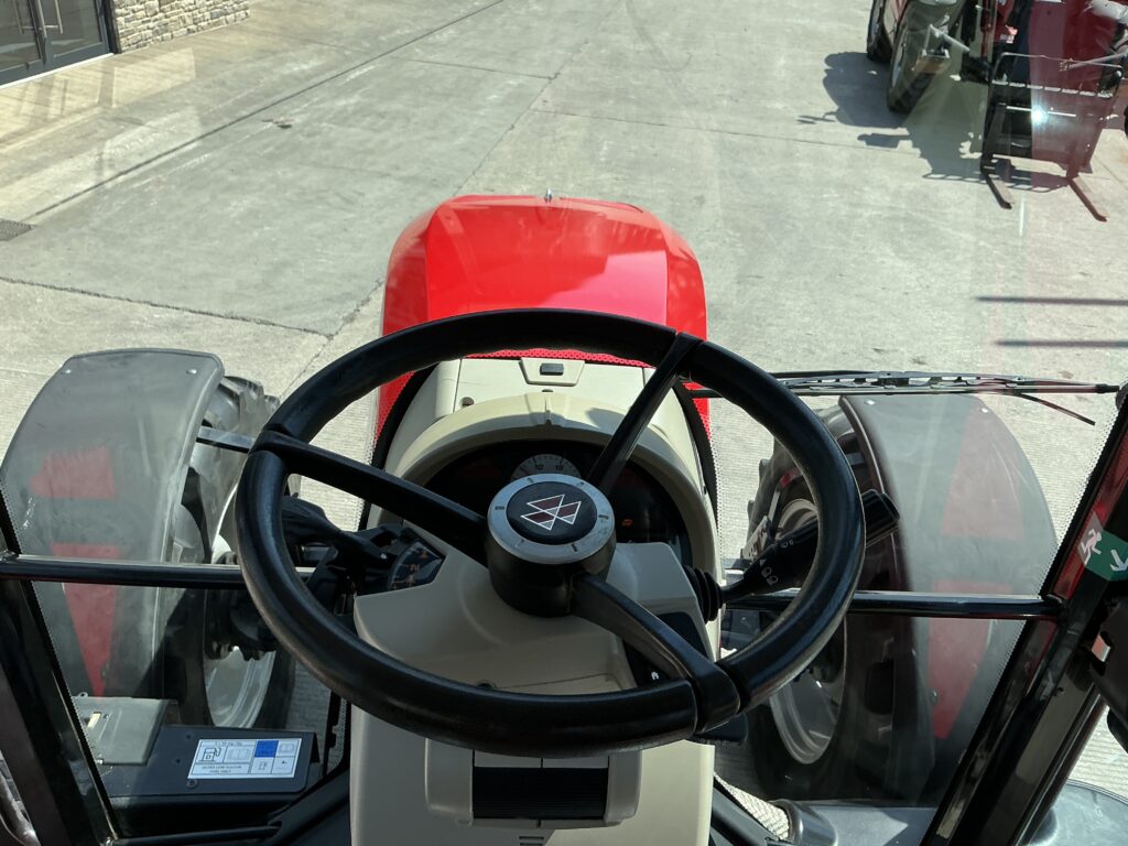 Massey Ferguson 6713S Dyna6 Tractor (ST27147)