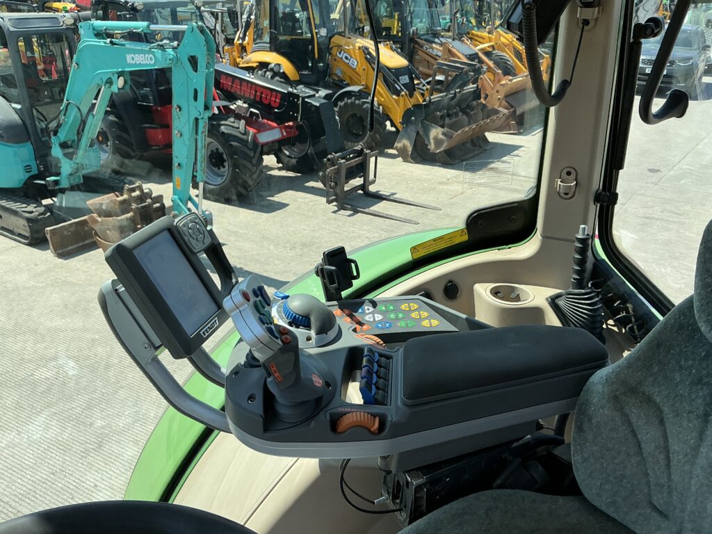 Fendt 720Profi Tractor (ST26620)