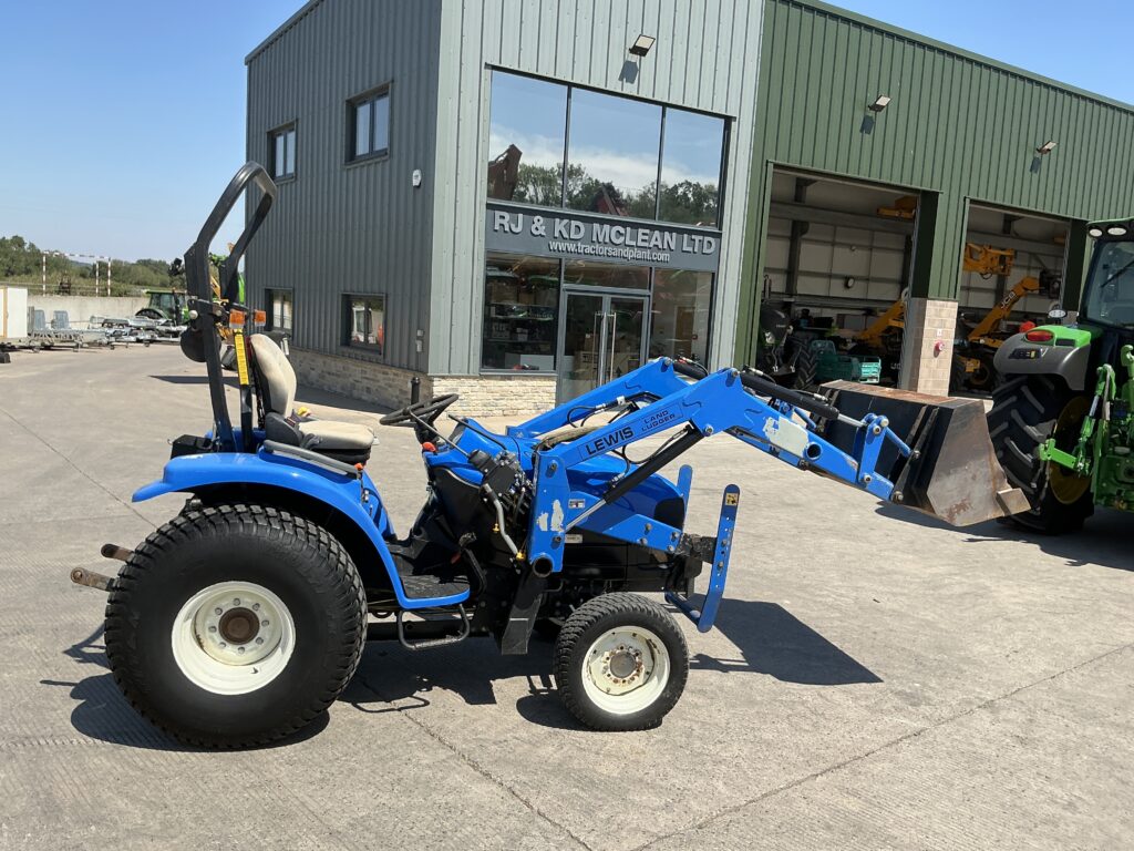 New Holland TC27D Compact Tractor (ST27187)