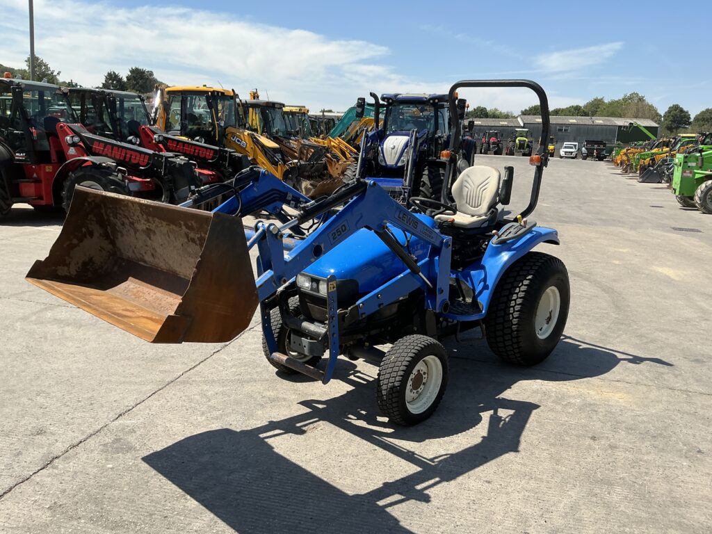 New Holland TC27D Compact Tractor (ST27187)