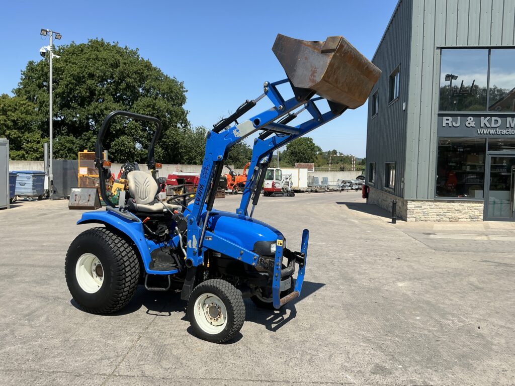 New Holland TC27D Compact Tractor (ST27187)