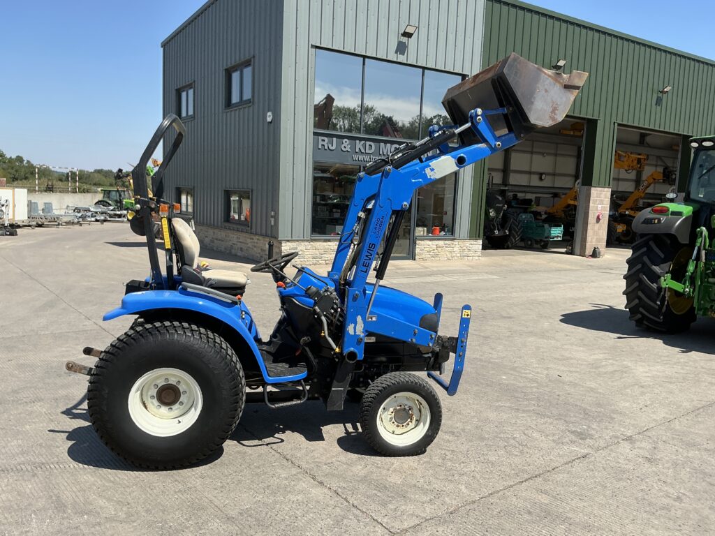 New Holland TC27D Compact Tractor (ST27187)